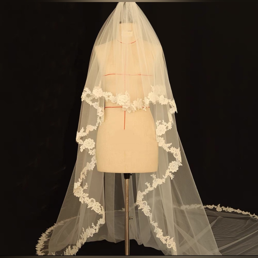 Cathedral Floral Lace Wedding Veil - Picture 5 of 6